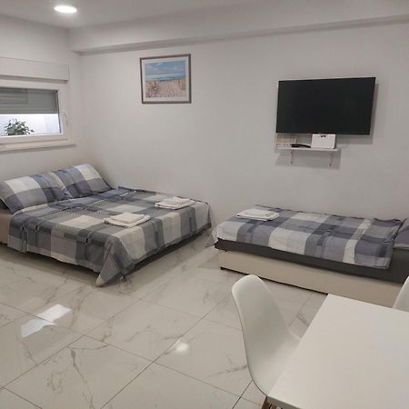Apartmani Anastasia With Pool, 诺瓦利娅 外观 照片