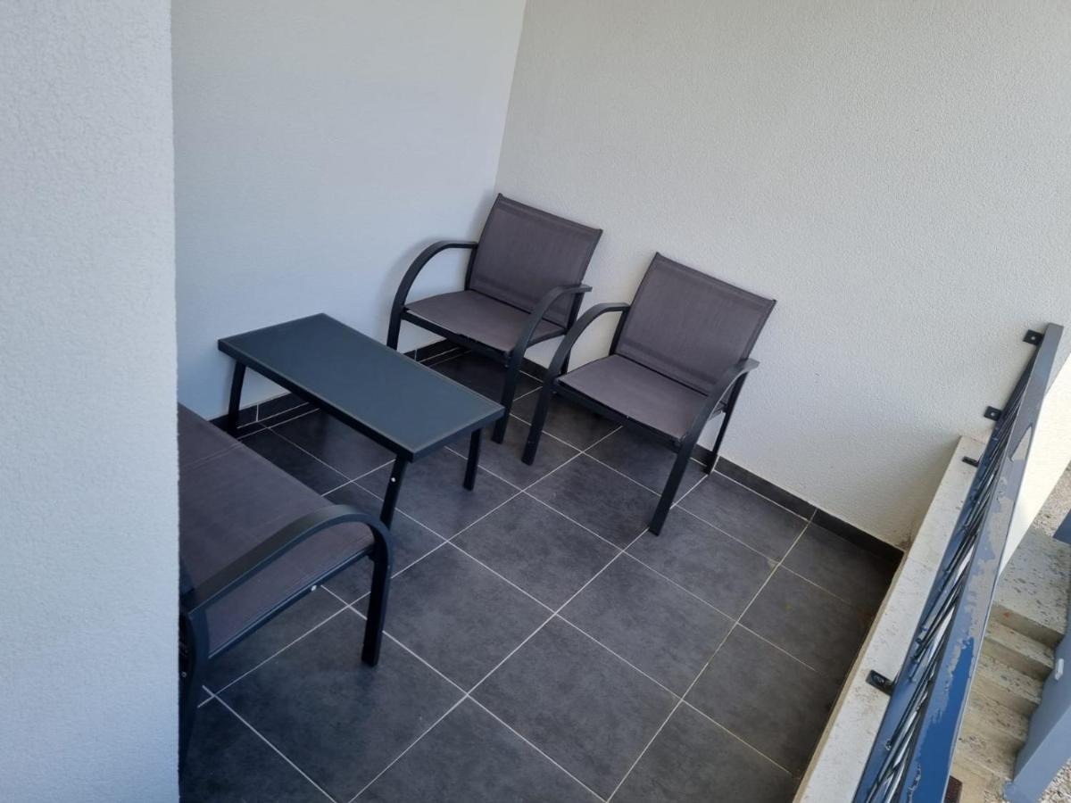 Apartmani Anastasia With Pool, 诺瓦利娅 外观 照片