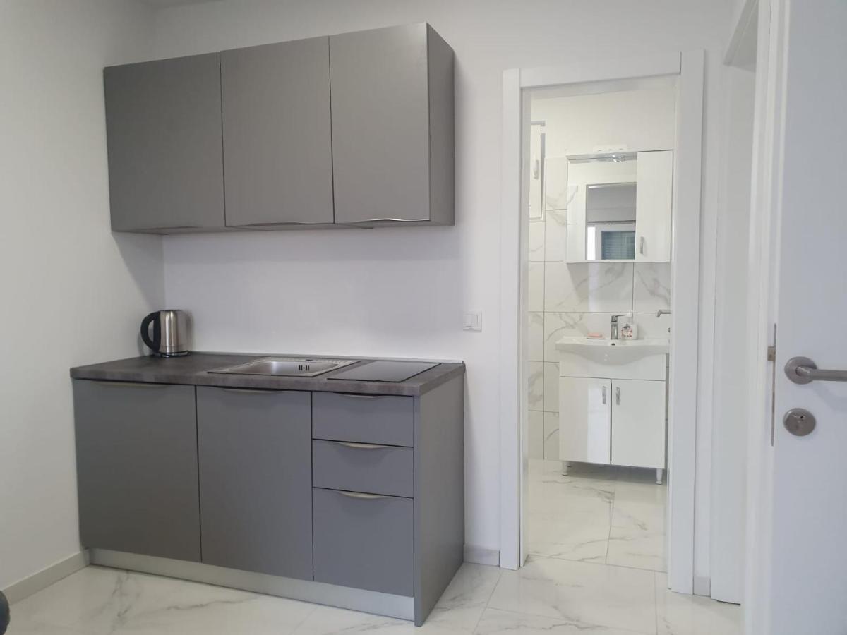 Apartmani Anastasia With Pool, 诺瓦利娅 外观 照片