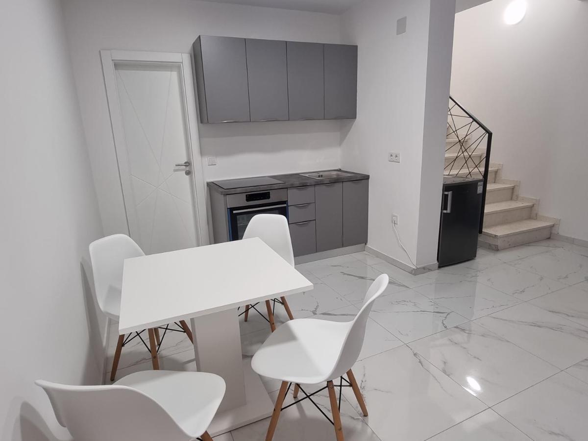 Apartmani Anastasia With Pool, 诺瓦利娅 外观 照片