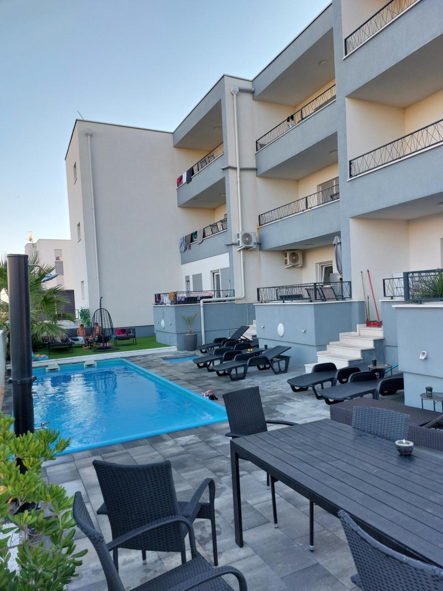 Apartmani Anastasia With Pool, 诺瓦利娅 外观 照片