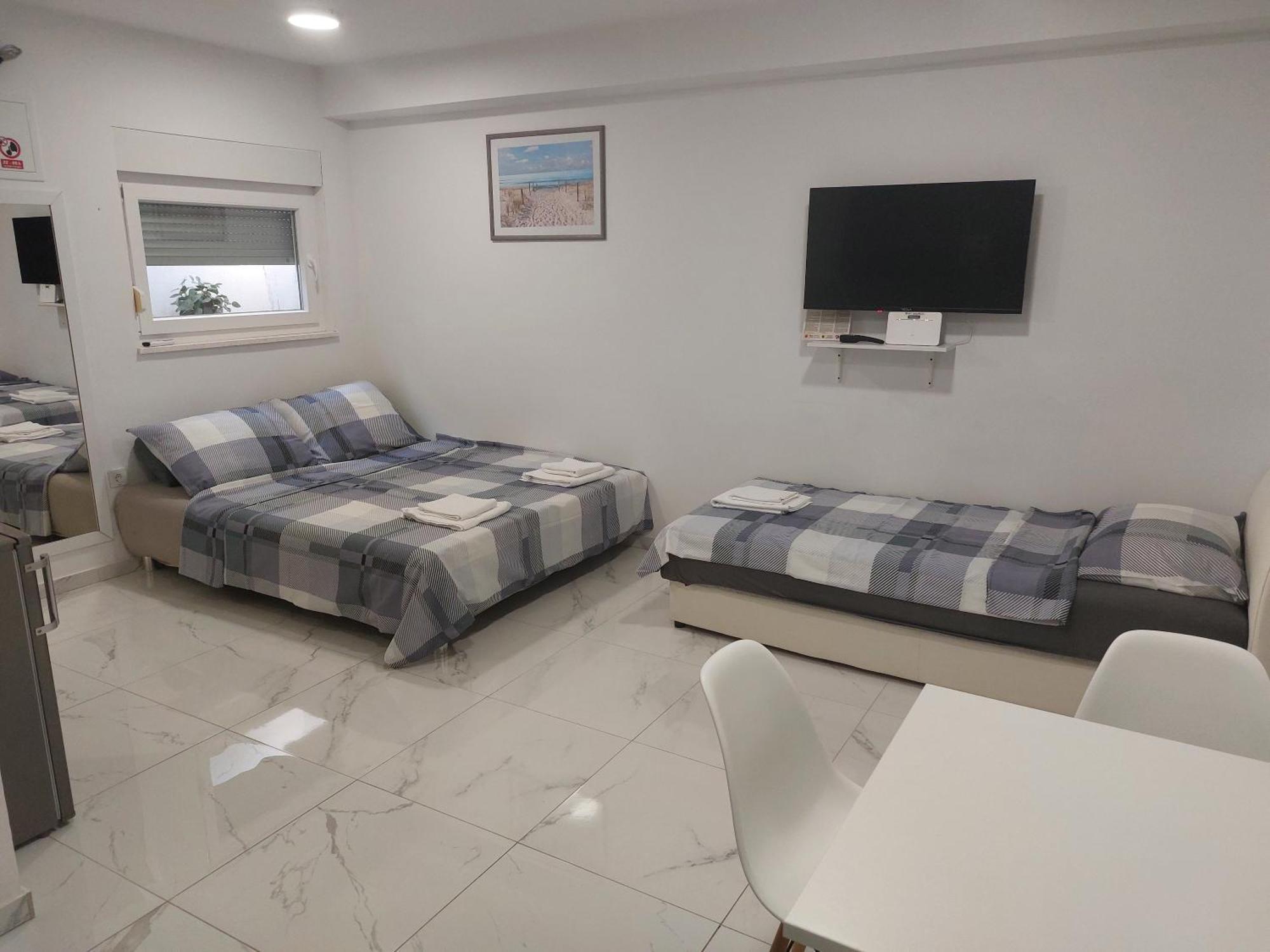Apartmani Anastasia With Pool, 诺瓦利娅 外观 照片