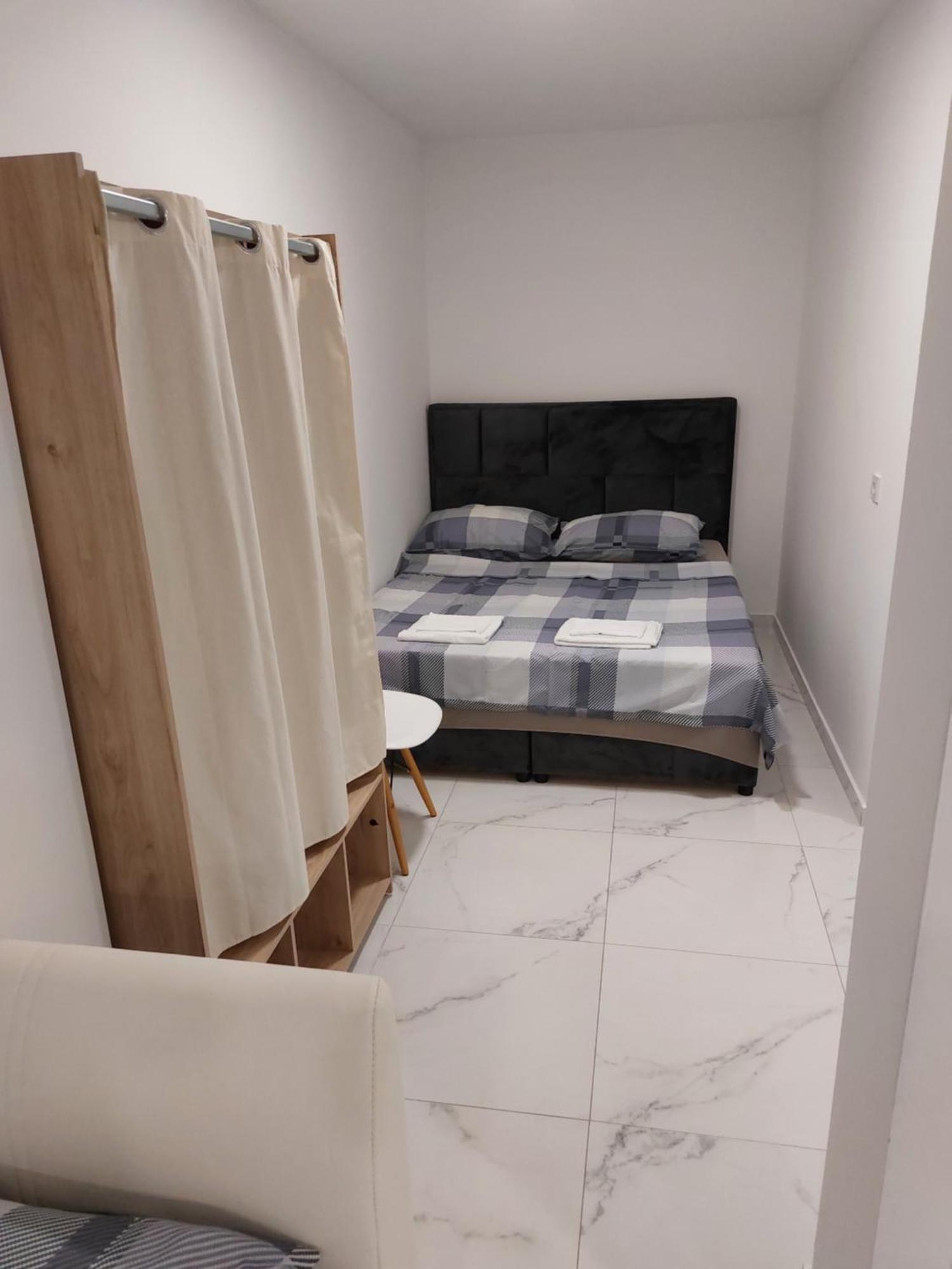 Apartmani Anastasia With Pool, 诺瓦利娅 外观 照片